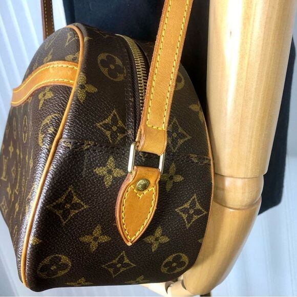 LOUIS VUITTON BLOIS Monogram Crossbody Shoulder Bag COMES WITH: LV Dust Bag COA - Picture 5 of 17